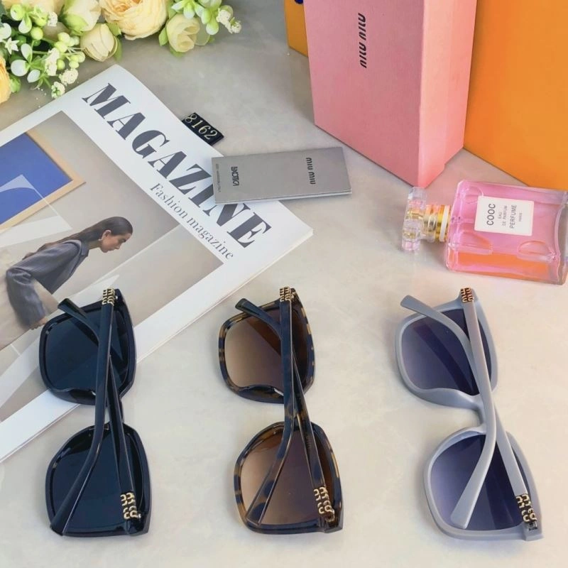Miu Miu Sunglasses Lightweight 281426