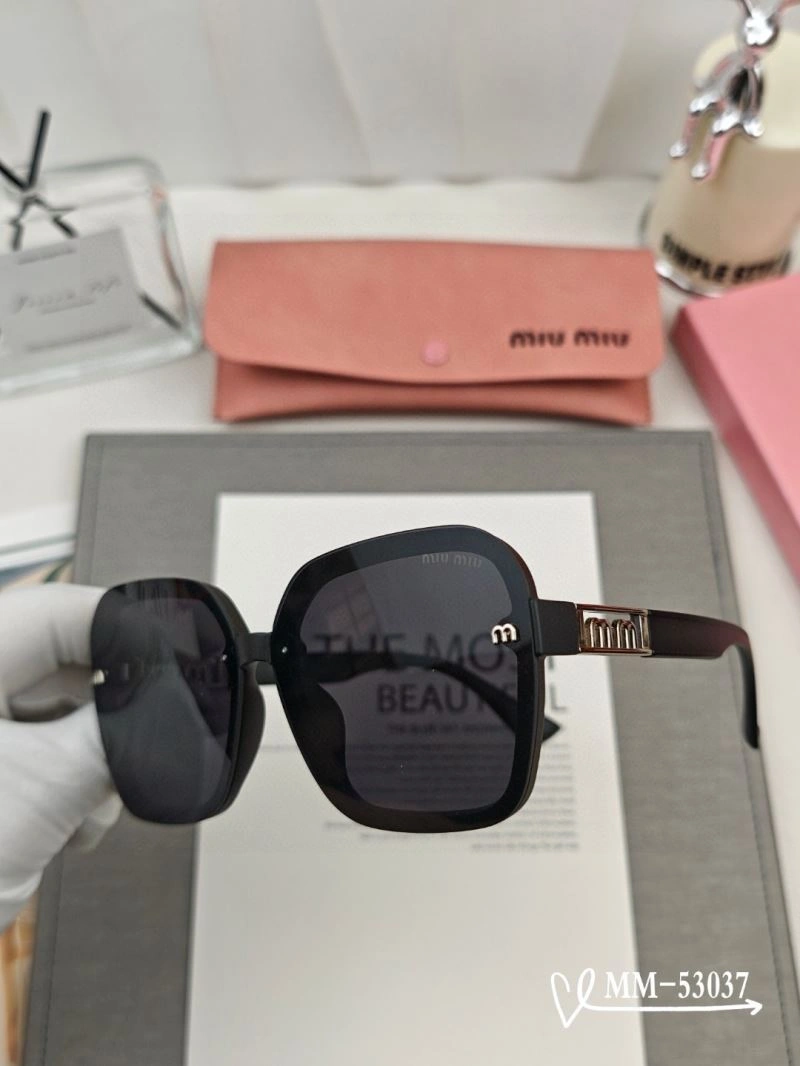 Miu Miu Sunglasses Lightweight 281423