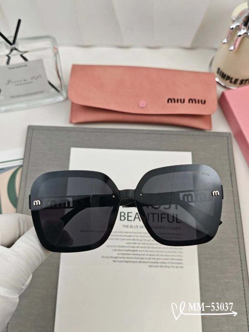 Miu Miu Sunglasses Lightweight 281423