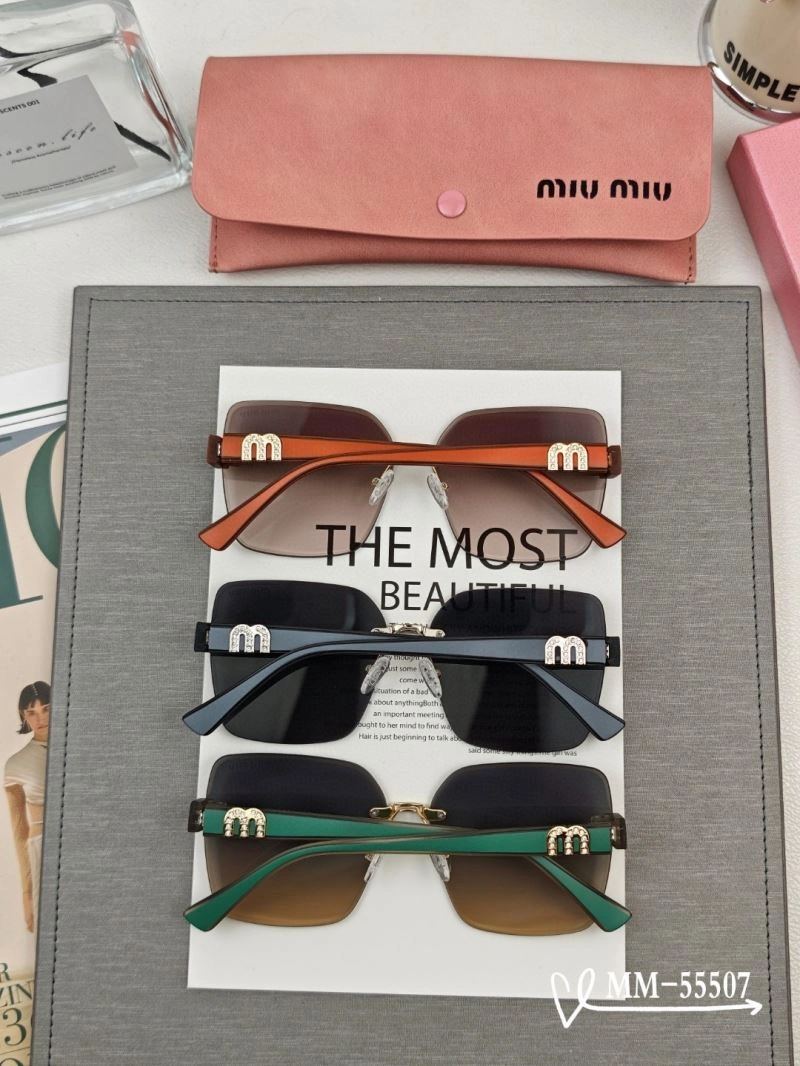 Compact Miu Miu Sunglasses 281424