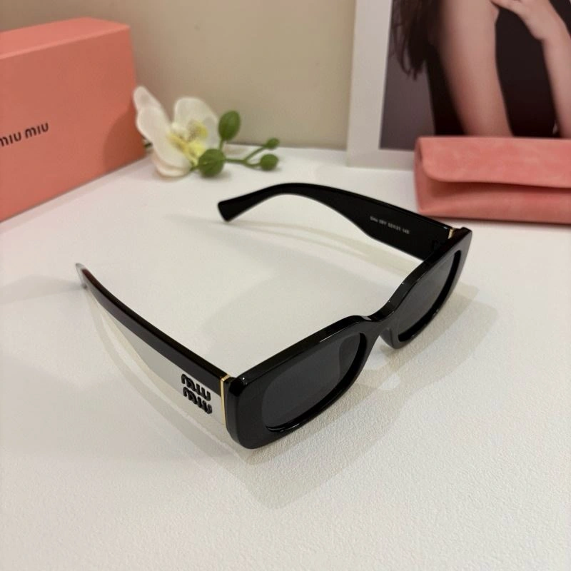 Miu Miu Sunglasses Sleek 281422