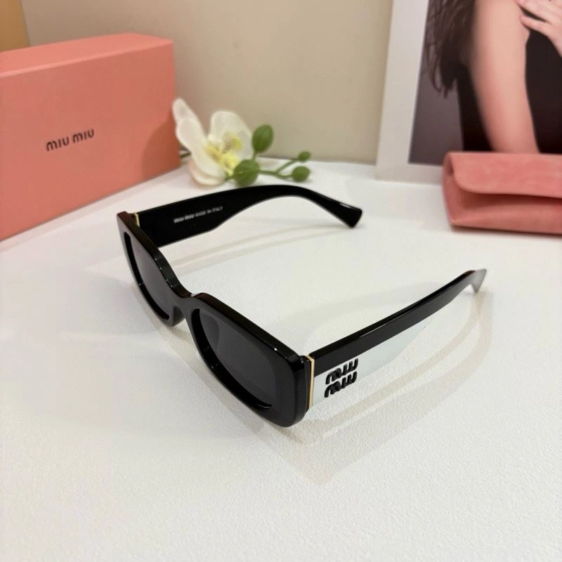 Miu Miu Sunglasses Sleek 281422