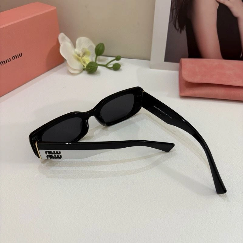 Miu Miu Sunglasses Sleek 281422
