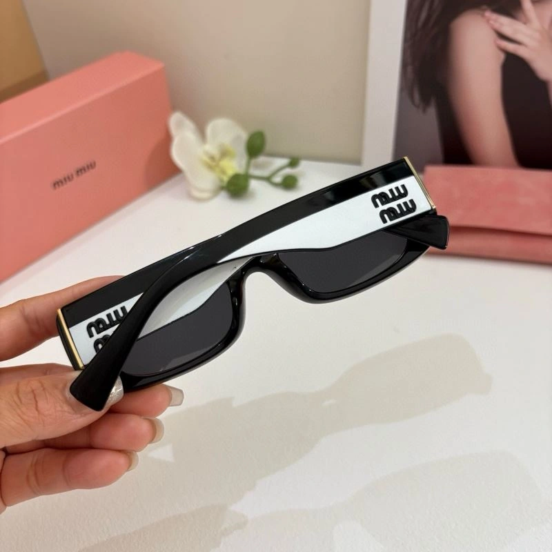 Miu Miu Sunglasses Sleek 281422
