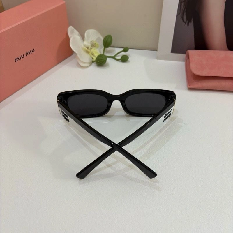 Miu Miu Sunglasses Sleek 281422