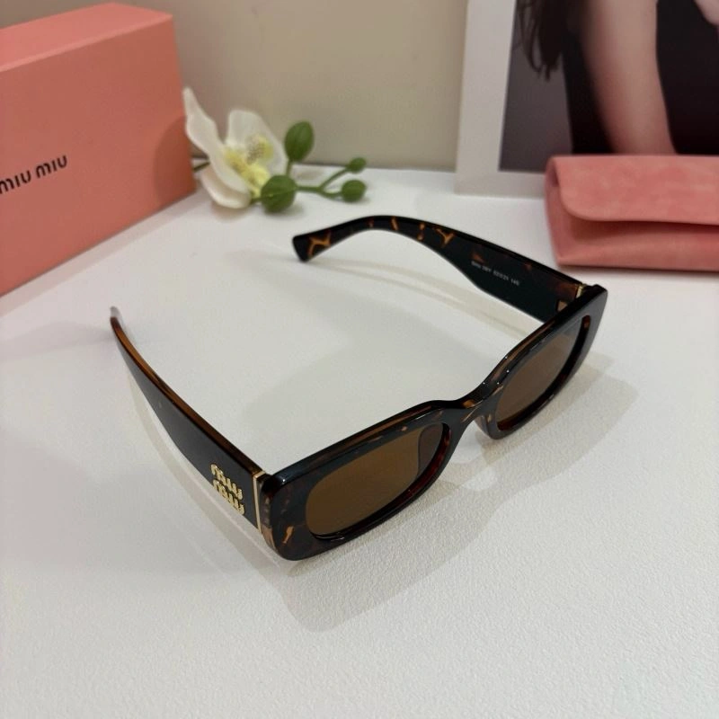 Sleek Miu Miu Sunglasses 281421