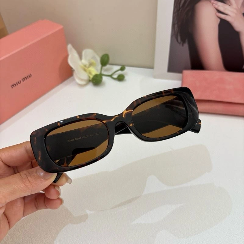 Sleek Miu Miu Sunglasses 281421