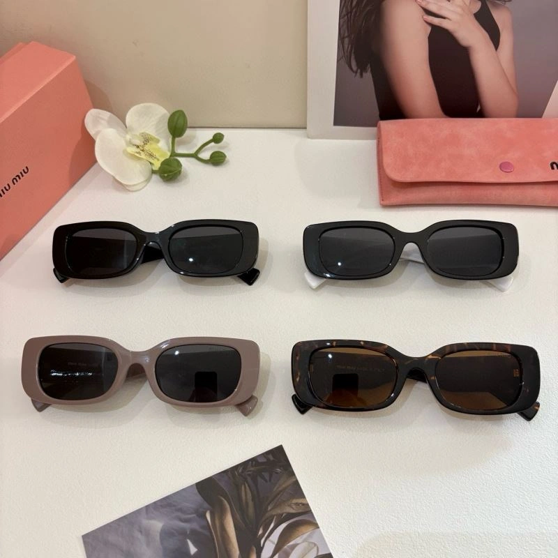 Sleek Miu Miu Sunglasses 281421