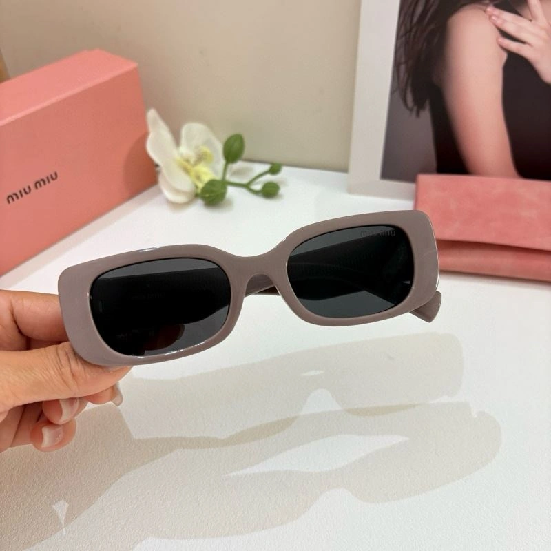 Miu Miu Sunglasses Seasonal 281392