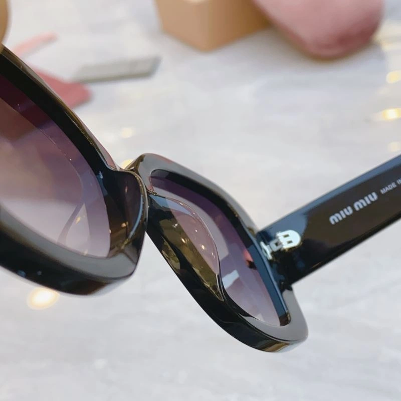 Refined Miu Miu Sunglasses 281391