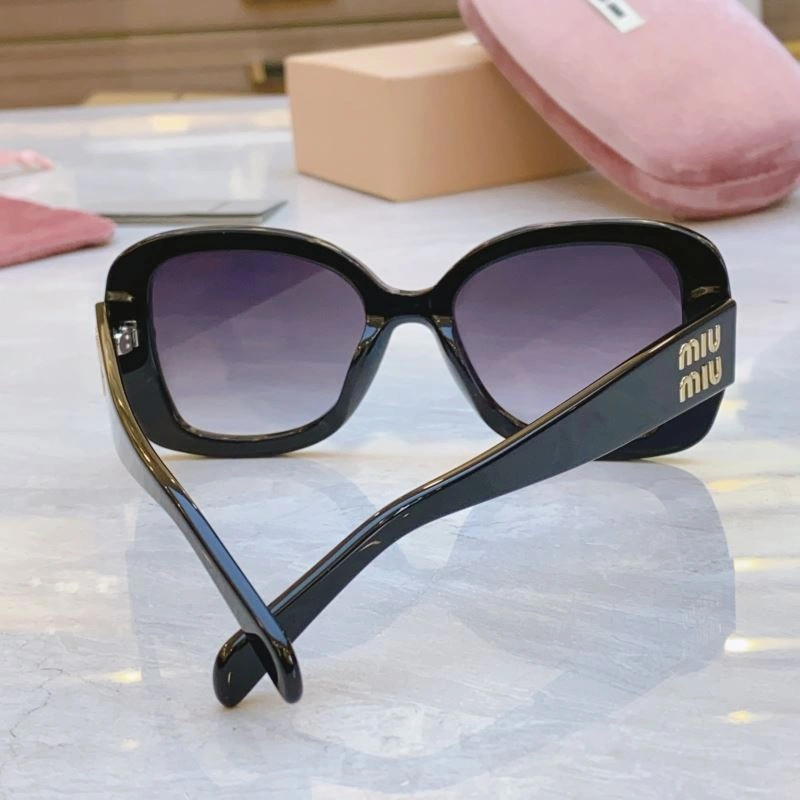 Refined Miu Miu Sunglasses 281391