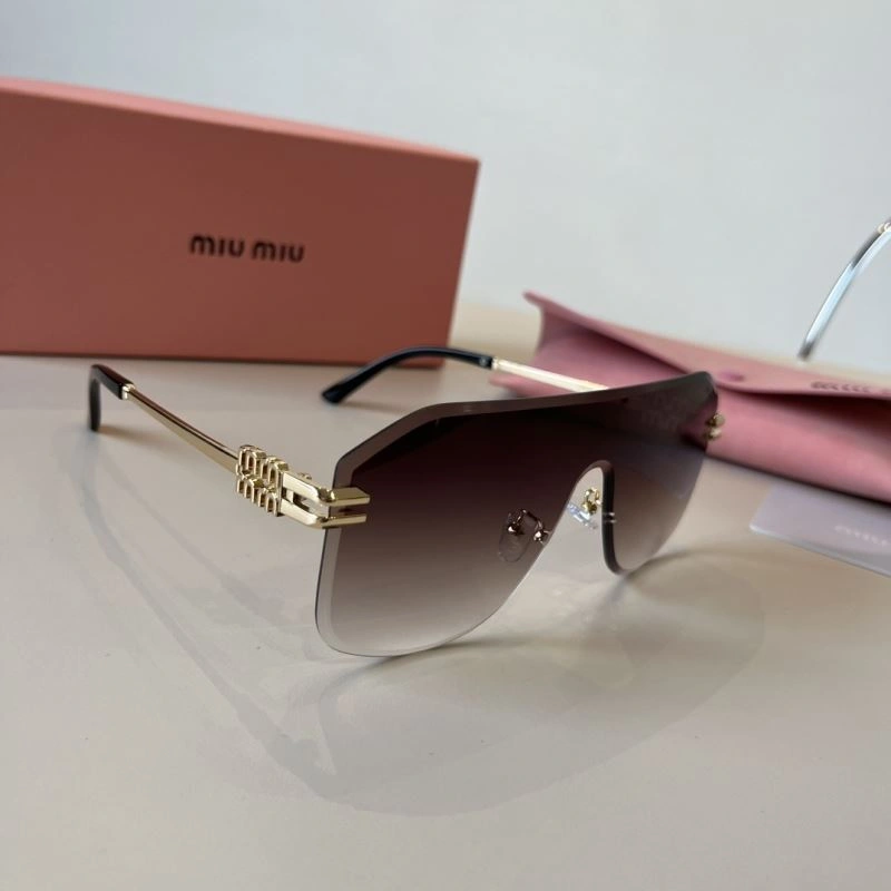 Trendsetting Miu Miu Sunglasses 281403