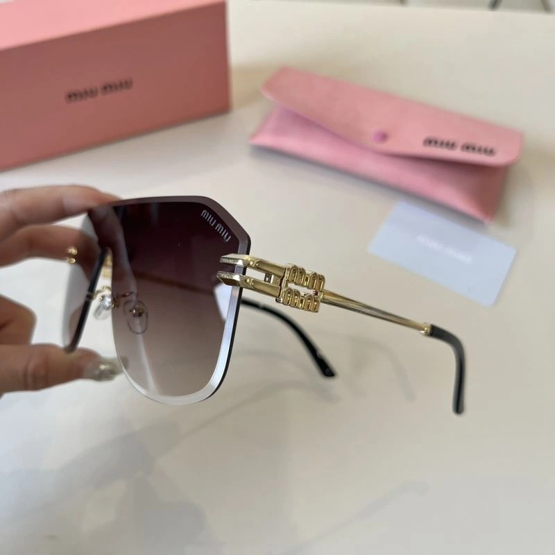 Trendsetting Miu Miu Sunglasses 281403