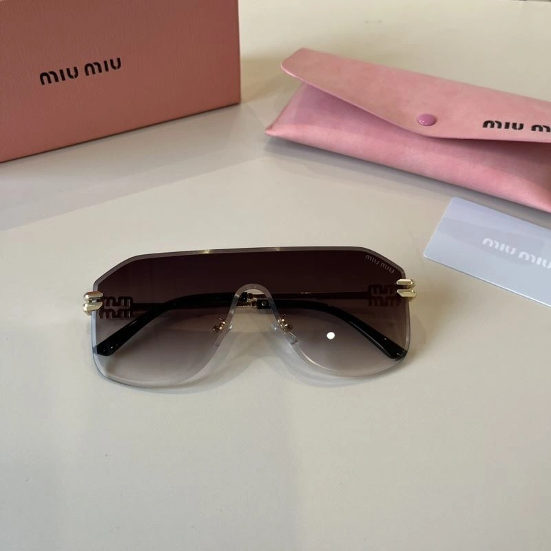 Trendsetting Miu Miu Sunglasses 281403