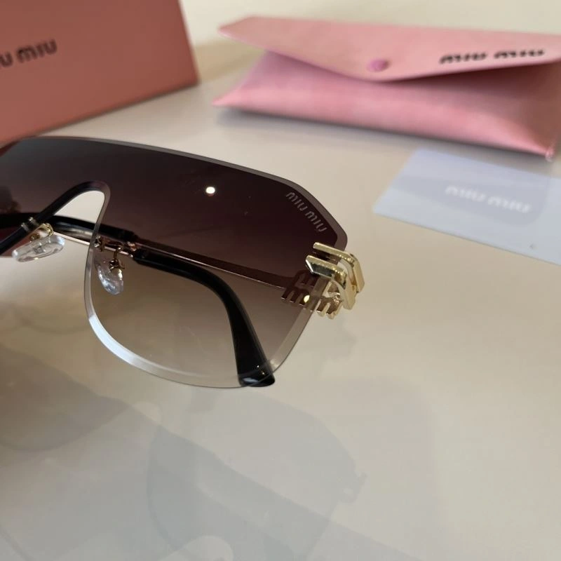 Trendsetting Miu Miu Sunglasses 281403