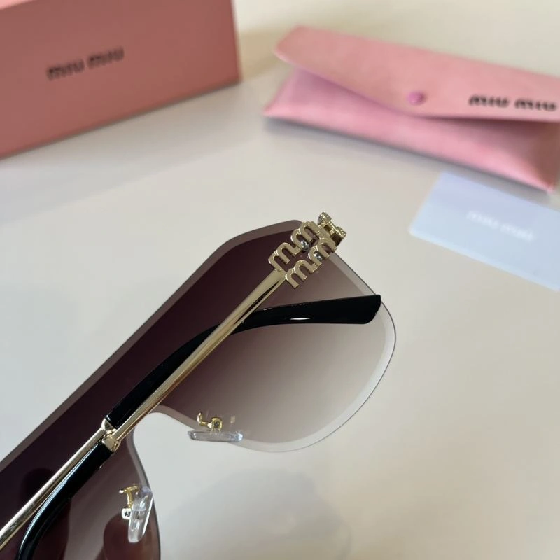 Trendsetting Miu Miu Sunglasses 281403
