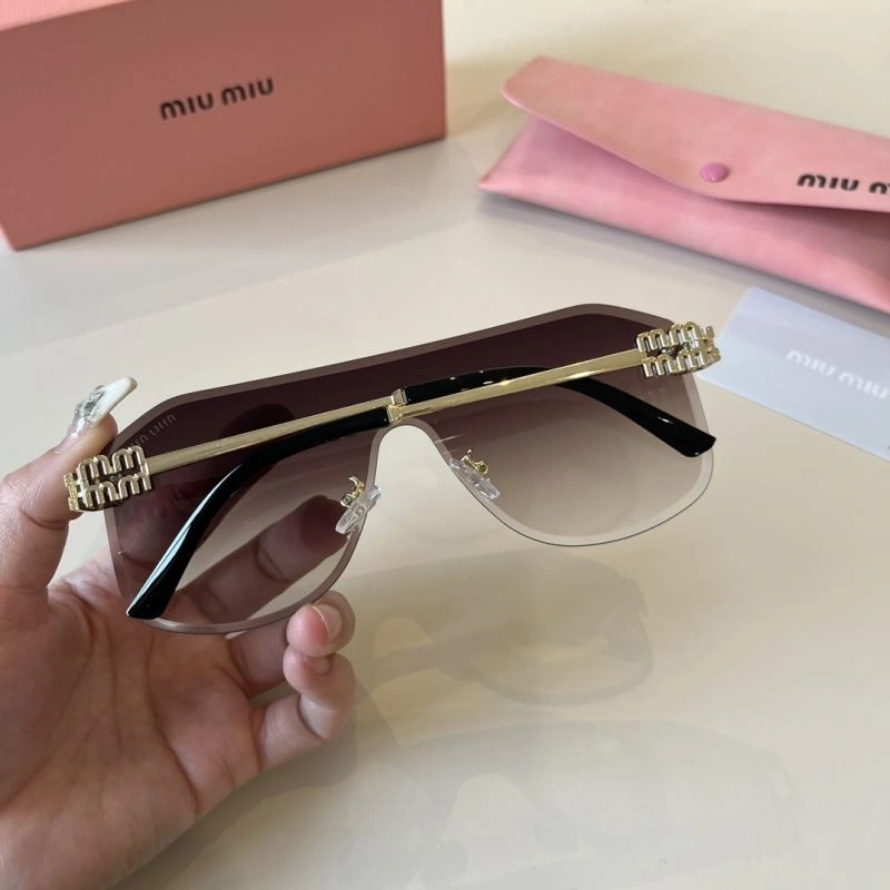 Trendsetting Miu Miu Sunglasses 281403