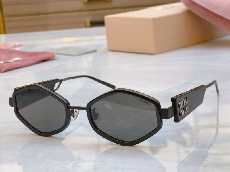 Miu Miu Sunglasses Reliable 281415