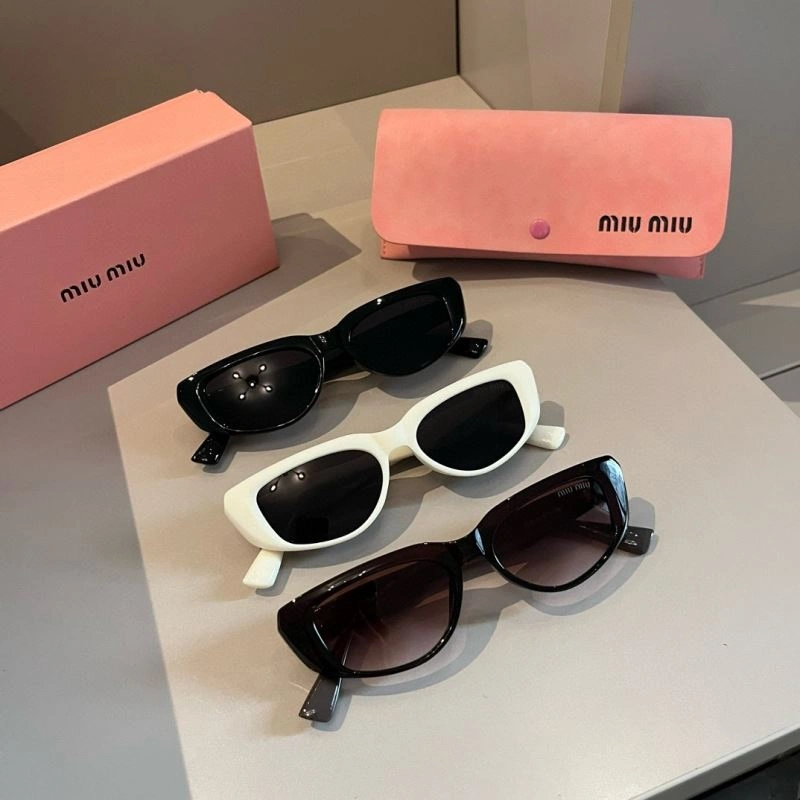 Compact Miu Miu Sunglasses 281398