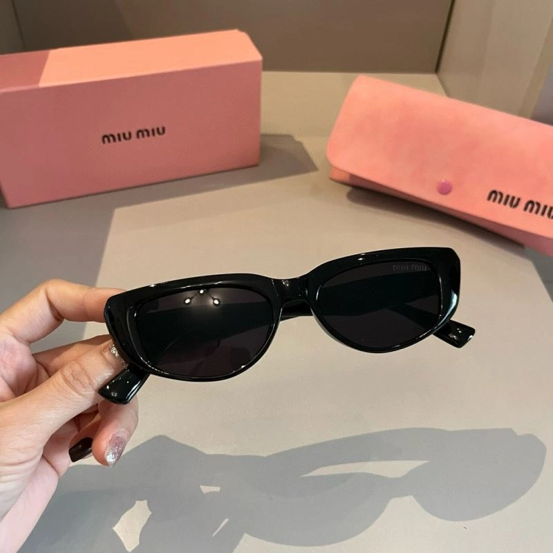 Compact Miu Miu Sunglasses 281398