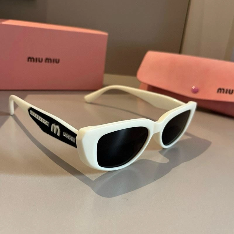 Miu Miu Sunglasses Sleek 281396