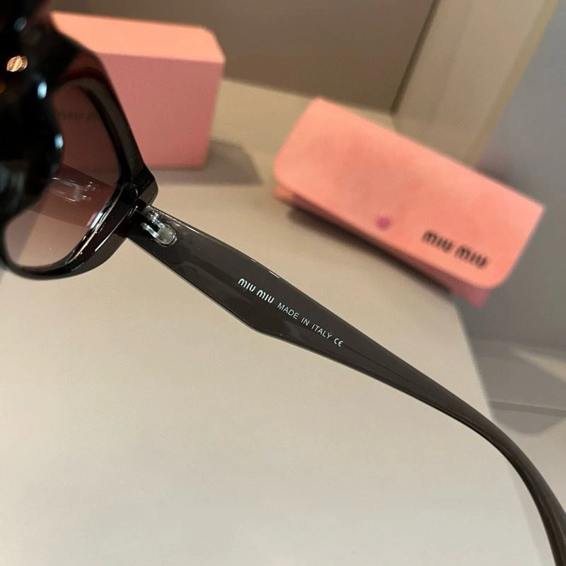 Fashionable Miu Miu Sunglasses 281404