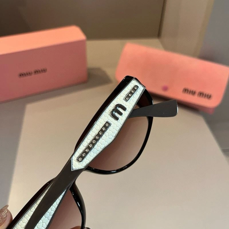 Fashionable Miu Miu Sunglasses 281404