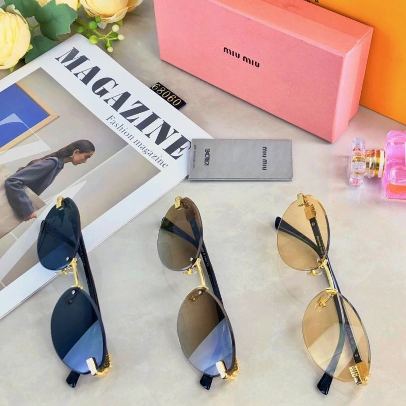 Miu Miu Sunglasses Lightweight 281402