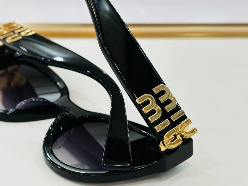 MultiPurpose Miu Miu Sunglasses 281416
