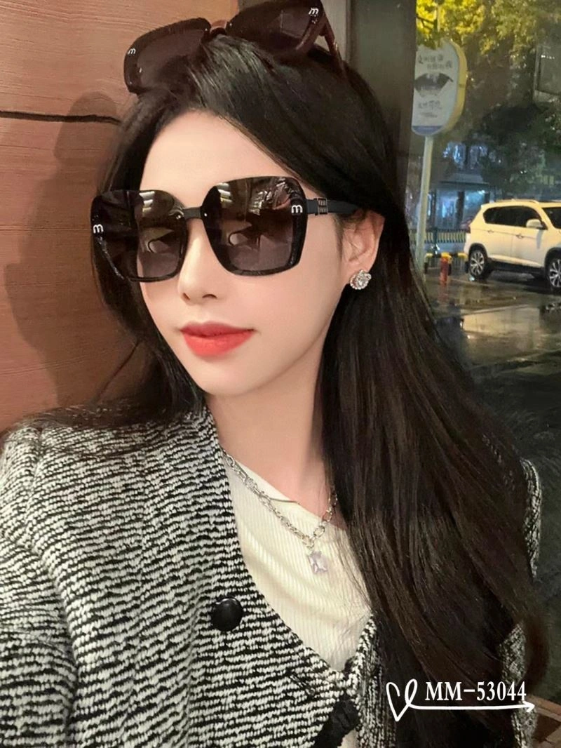 ComfortFit Miu Miu Sunglasses 281394