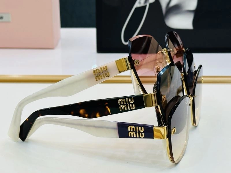 Miu Miu Sunglasses Snug 281375