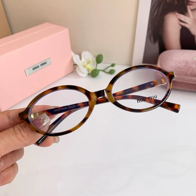 Minimalist Miu Miu Sunglasses 281370