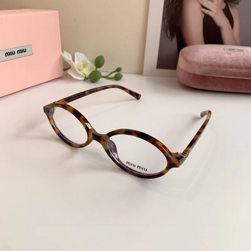 Minimalist Miu Miu Sunglasses 281370