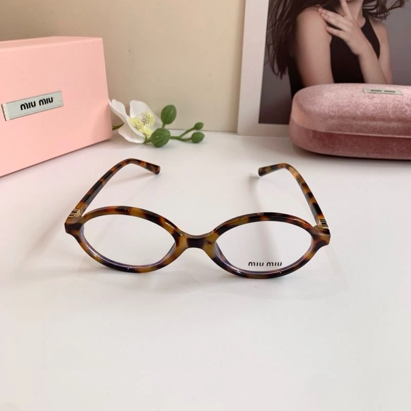 Minimalist Miu Miu Sunglasses 281370