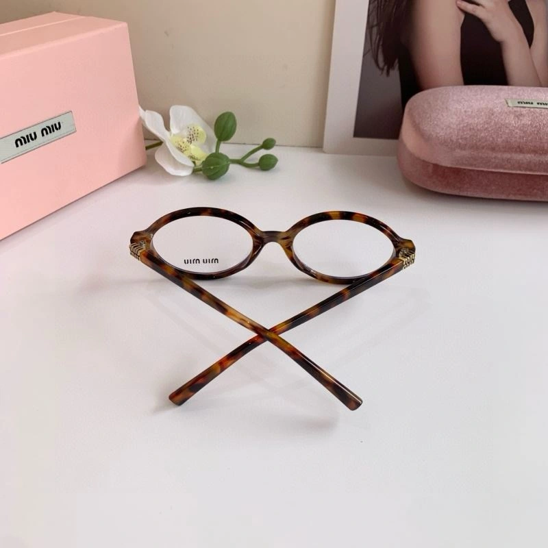 Minimalist Miu Miu Sunglasses 281370