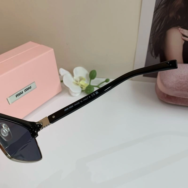 Miu Miu Sunglasses Unisex 281366