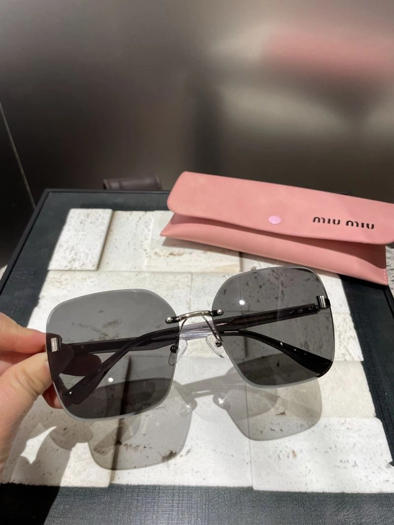 Sporty Miu Miu Sunglasses 281367