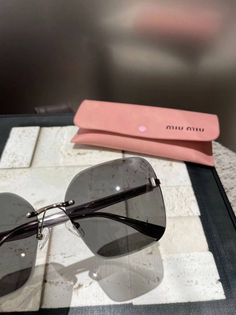 Sporty Miu Miu Sunglasses 281367