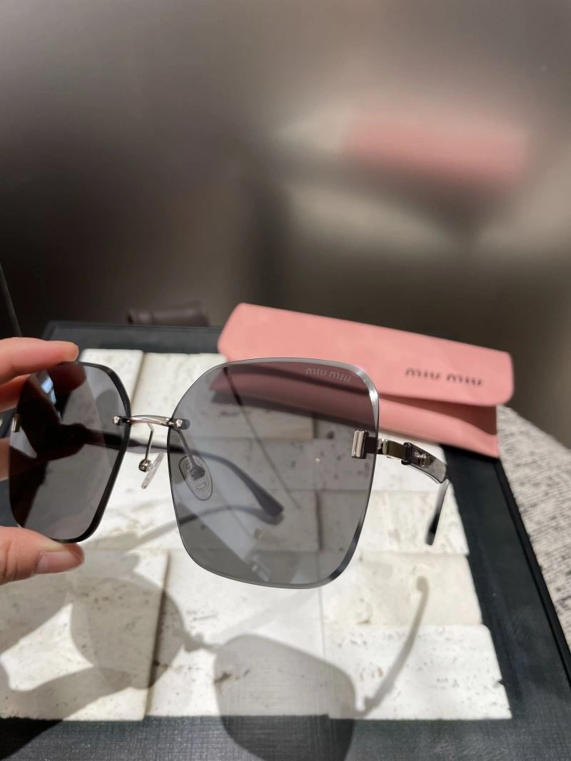 Sporty Miu Miu Sunglasses 281367
