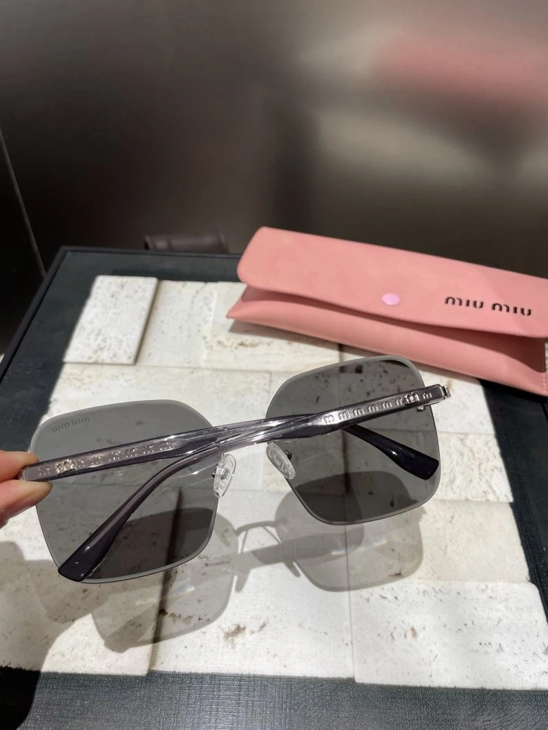 Sporty Miu Miu Sunglasses 281367