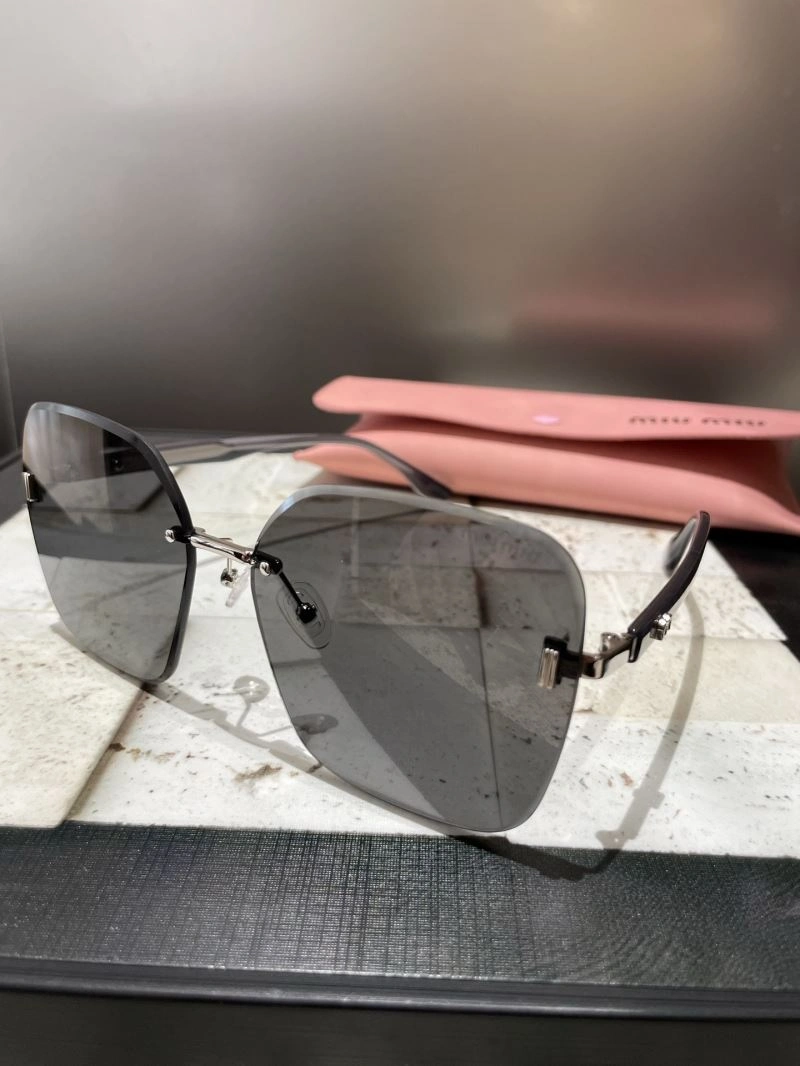 Sporty Miu Miu Sunglasses 281367