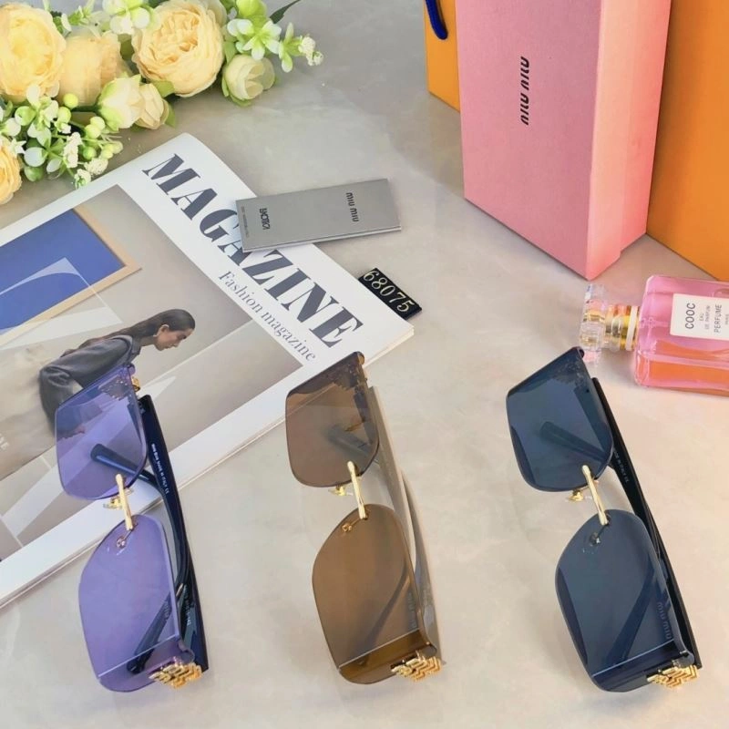 Miu Miu Sunglasses Stretchable 281369