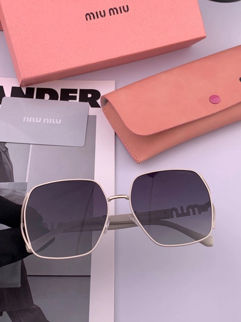 Miu Miu Sunglasses RelaxedFit 281539