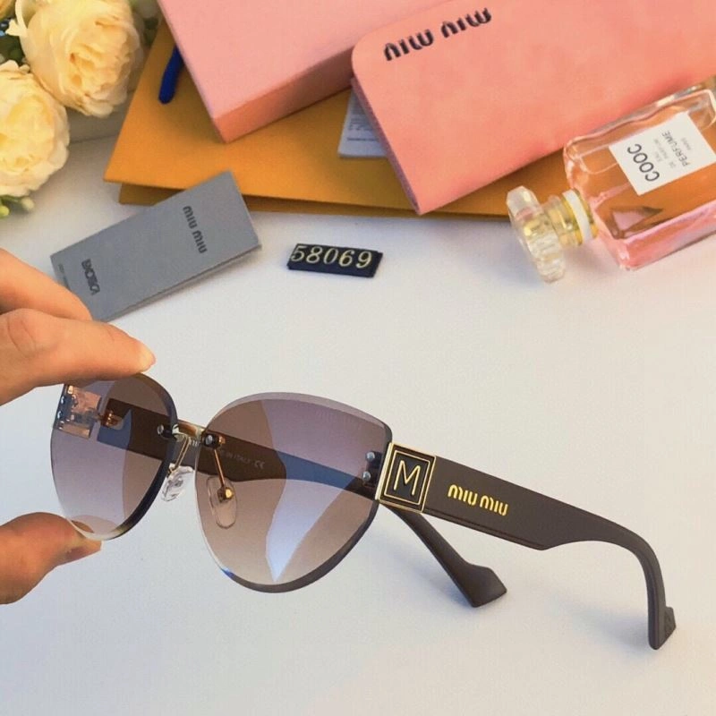Elegant Miu Miu Sunglasses 281531