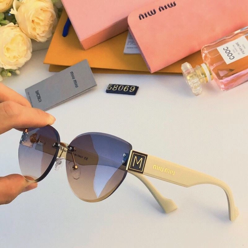 Elegant Miu Miu Sunglasses 281531