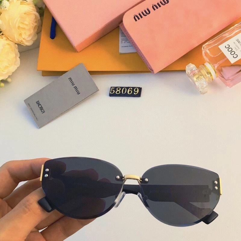 Elegant Miu Miu Sunglasses 281531