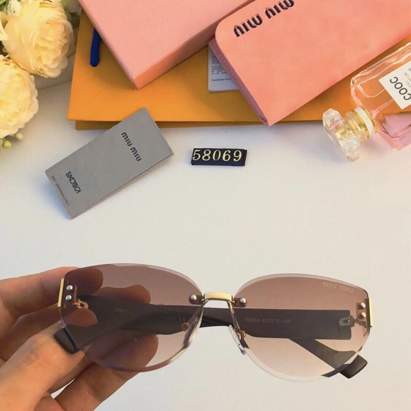 Elegant Miu Miu Sunglasses 281531