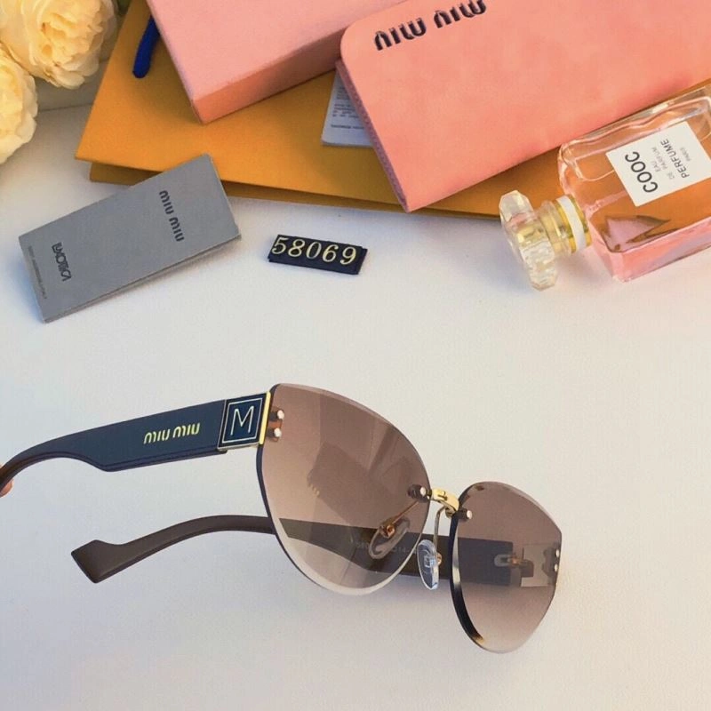 Elegant Miu Miu Sunglasses 281531