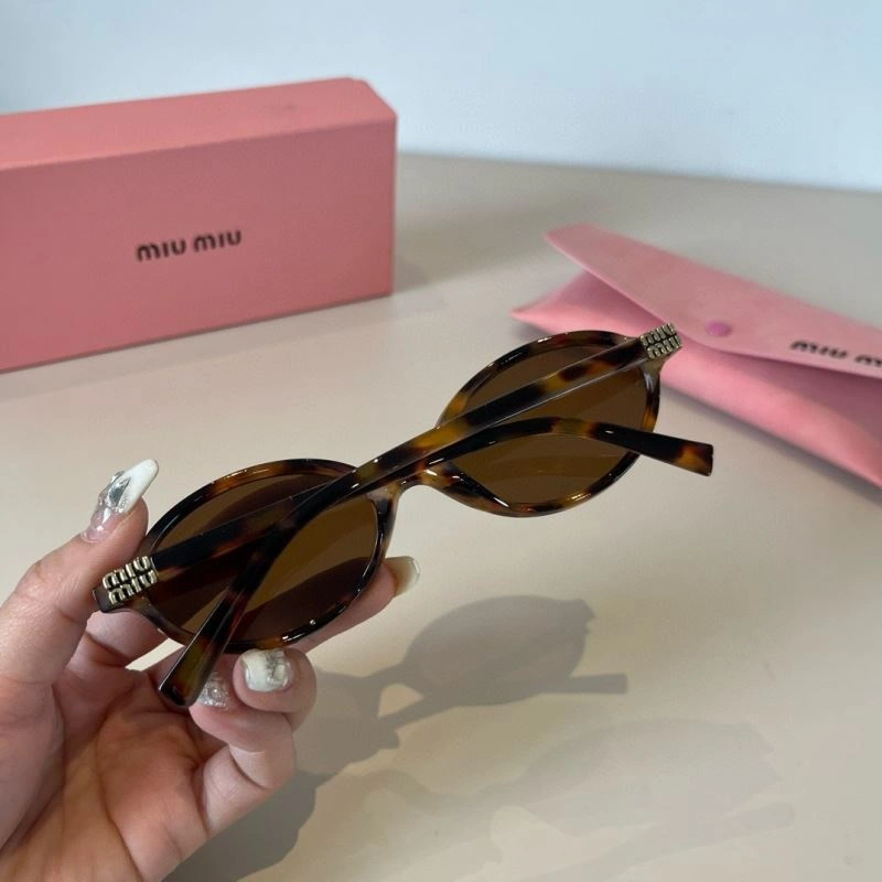 Versatile Miu Miu Sunglasses 281519