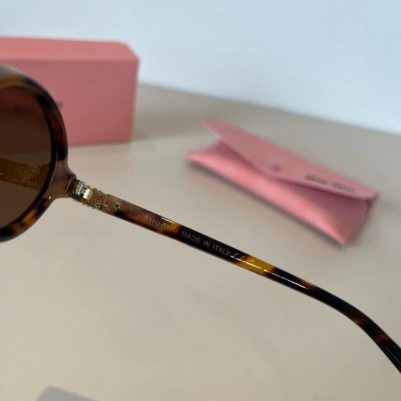 Versatile Miu Miu Sunglasses 281519